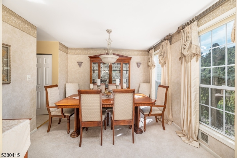 Vernon Twp., New Jersey 07461, United States, 4 Bedrooms Bedrooms, ,3 BathroomsBathrooms,Residential,Active,200586