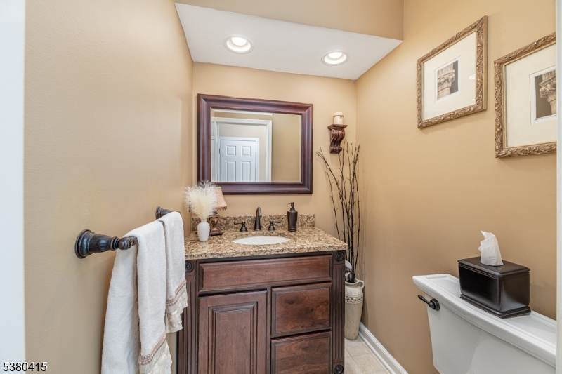 Vernon Twp., New Jersey 07461, United States, 4 Bedrooms Bedrooms, ,3 BathroomsBathrooms,Residential,Active,200586