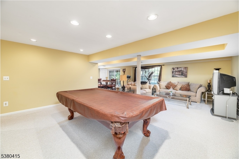 Vernon Twp., New Jersey 07461, United States, 4 Bedrooms Bedrooms, ,3 BathroomsBathrooms,Residential,Active,200586