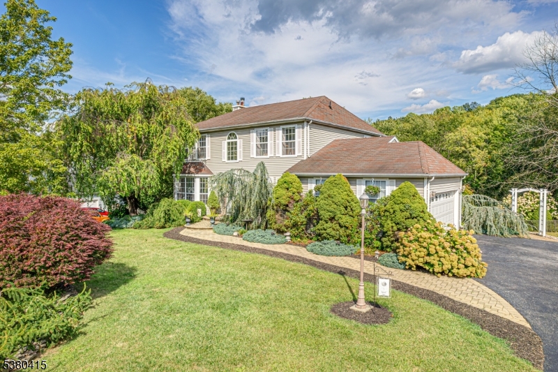 Vernon Twp., New Jersey 07461, United States, 4 Bedrooms Bedrooms, ,3 BathroomsBathrooms,Residential,Active,200586