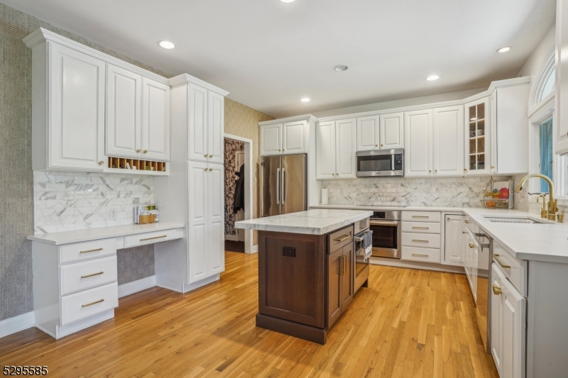 Ironia, Heritage VIII - Residential