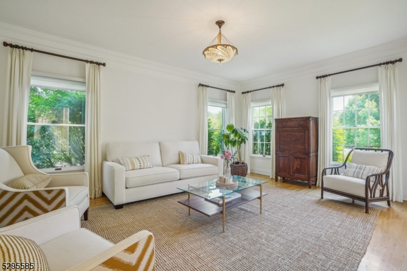 Ironia, Heritage VIII - Residential