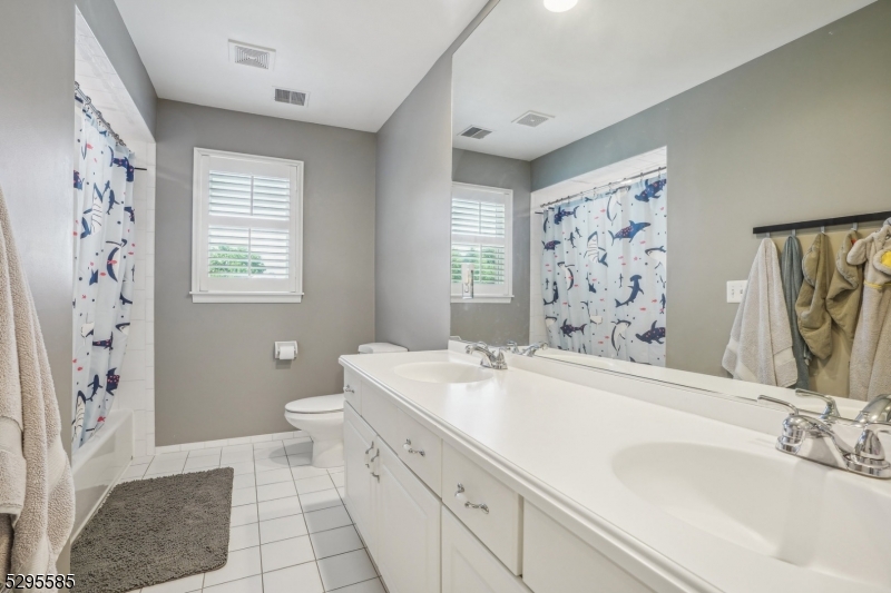 Ironia, Heritage VIII - Residential