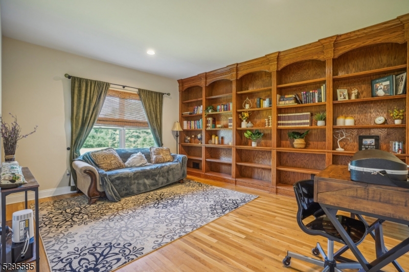 Ironia, Heritage VIII - Residential