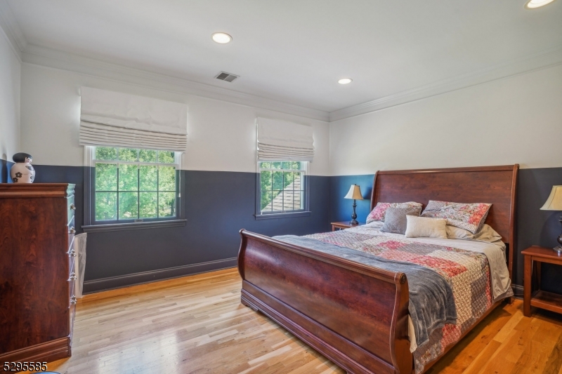 Ironia, Heritage VIII - Residential