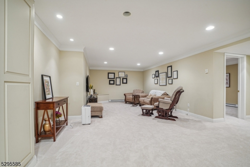 Ironia, Heritage VIII - Residential