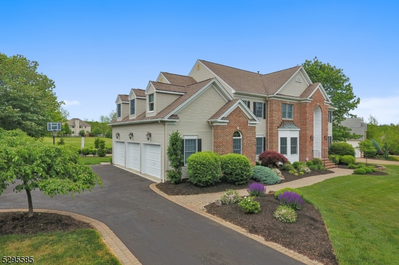 Ironia, Heritage VIII - Residential