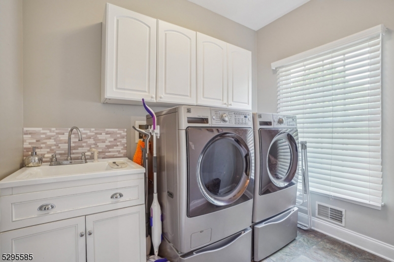 Ironia, Heritage VIII - Residential