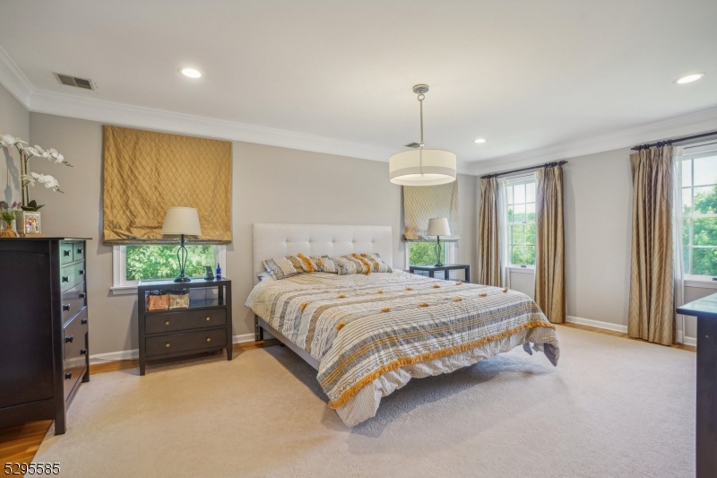 Ironia, Heritage VIII - Residential