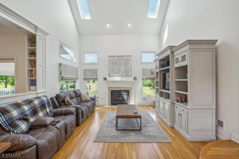 Ironia, Heritage VIII - Residential