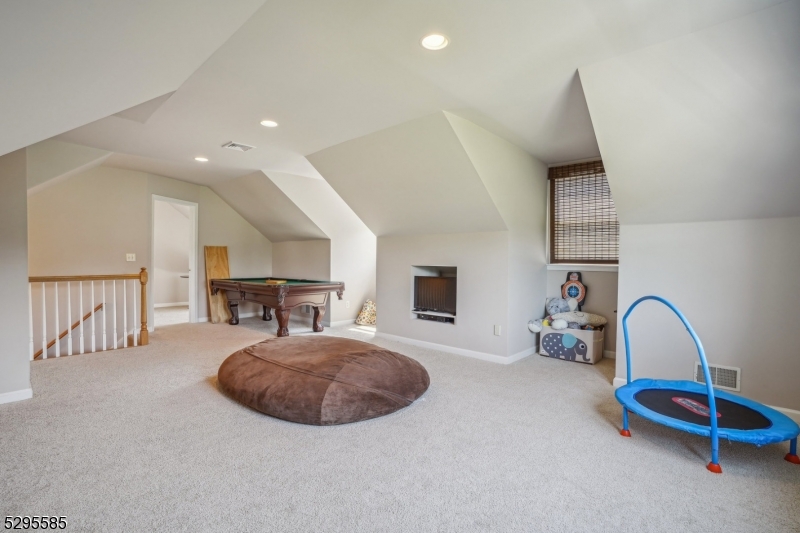 Ironia, Heritage VIII - Residential