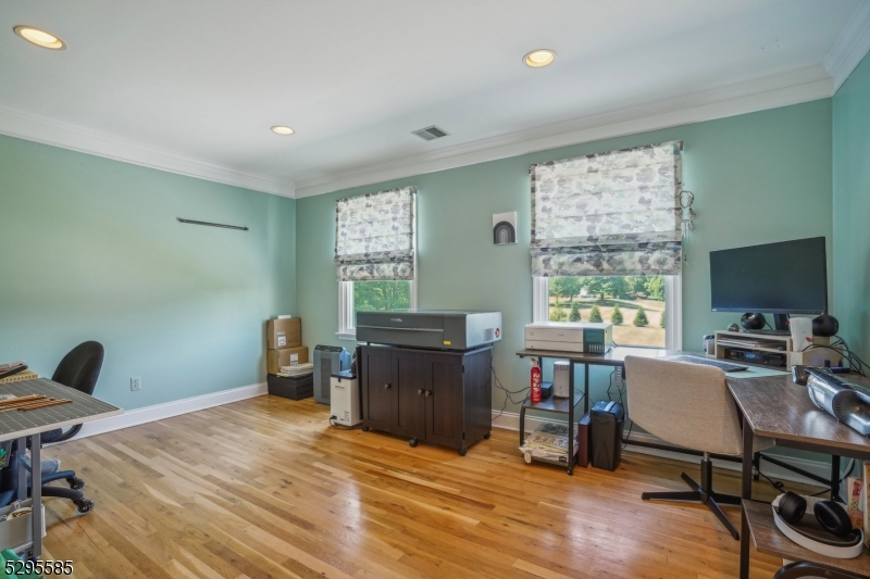 Ironia, Heritage VIII - Residential