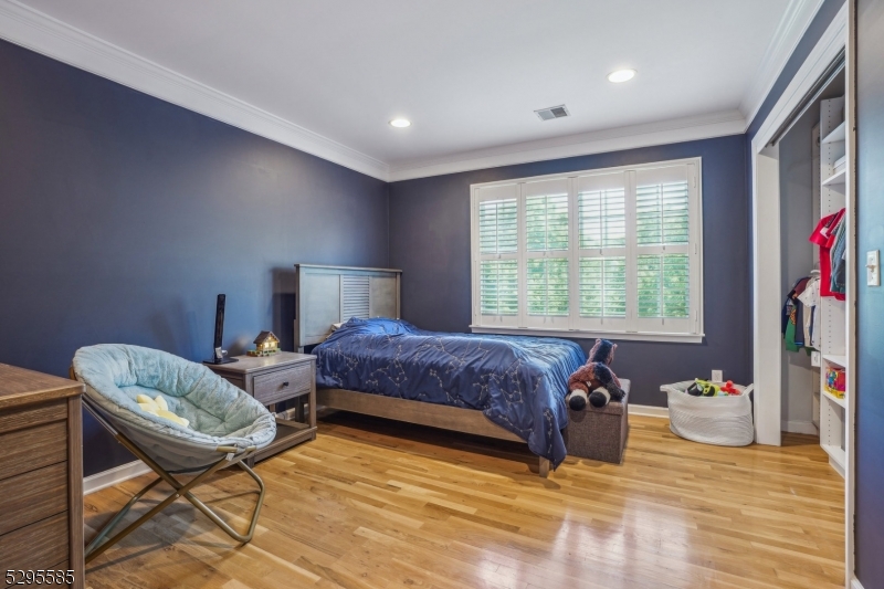 Ironia, Heritage VIII - Residential