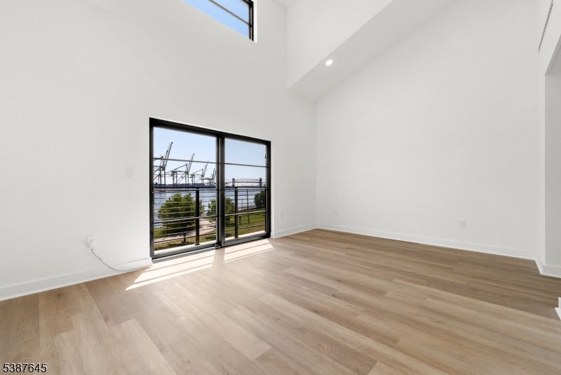 HARBOR FRONT - Residential