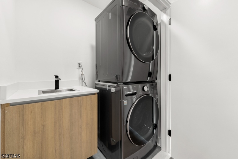 HARBOR FRONT - Residential