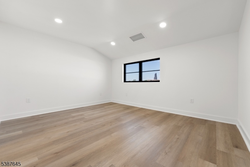 HARBOR FRONT - Residential