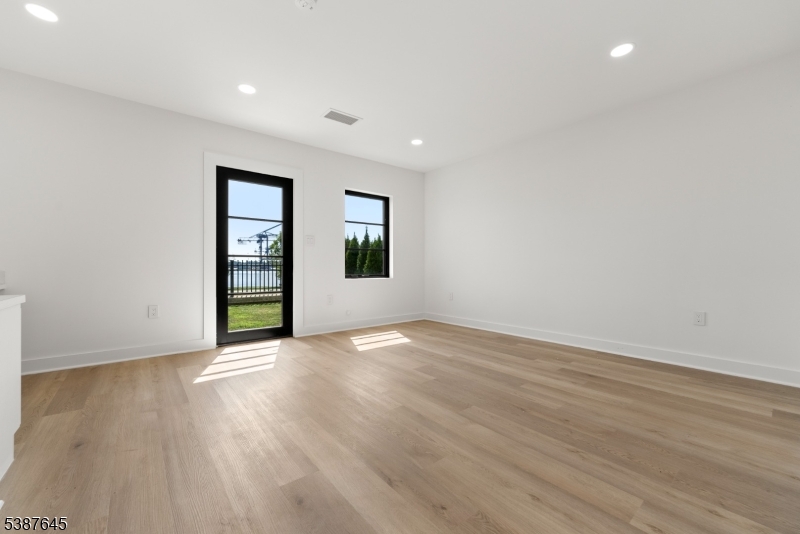 HARBOR FRONT - Residential