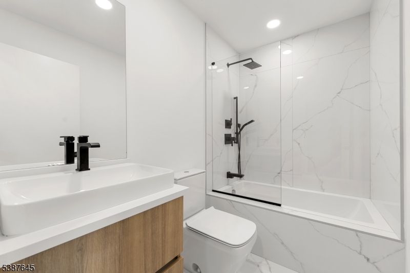 HARBOR FRONT - Residential