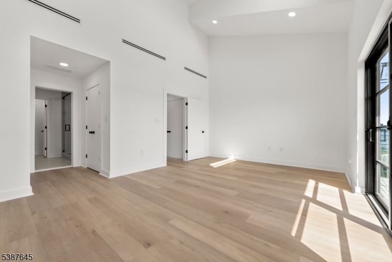 HARBOR FRONT - Residential