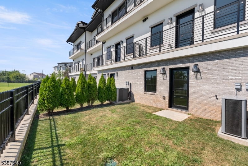 HARBOR FRONT - Residential