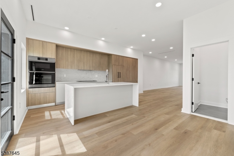 HARBOR FRONT - Residential