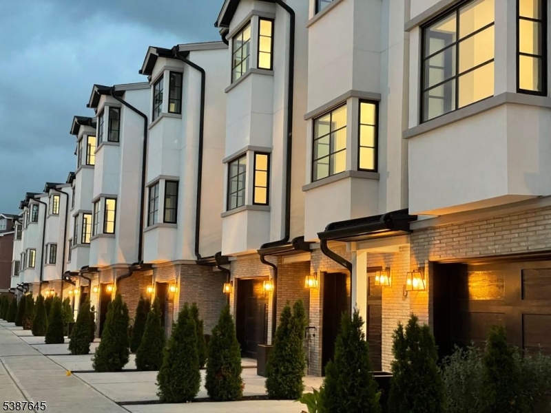 HARBOR FRONT - Residential