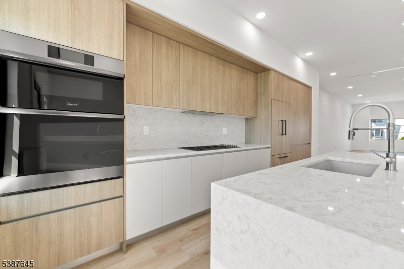 HARBOR FRONT - Residential