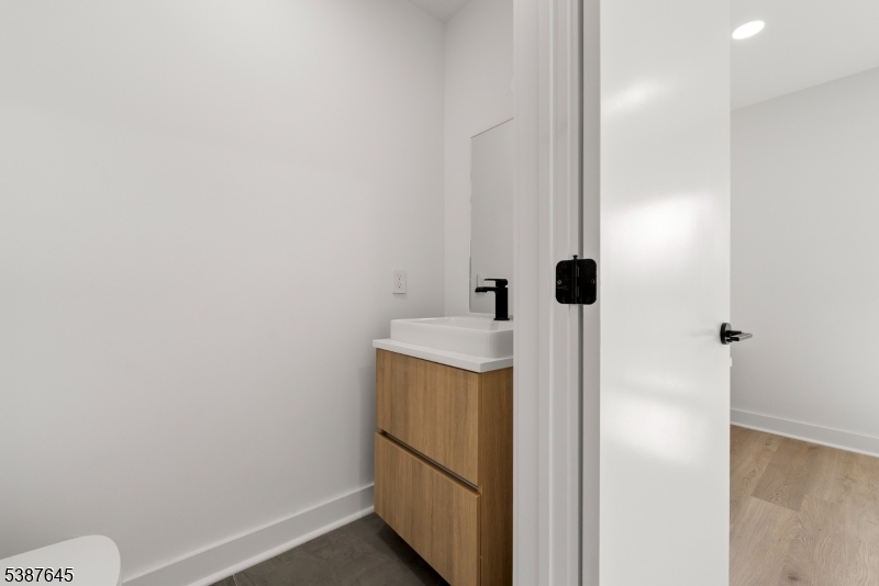 HARBOR FRONT - Residential