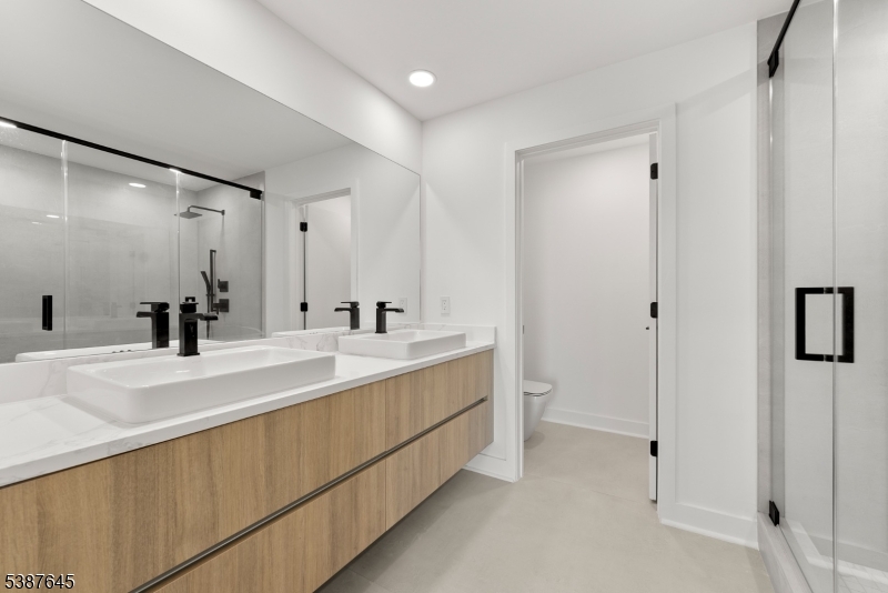 HARBOR FRONT - Residential