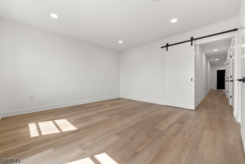 HARBOR FRONT - Residential