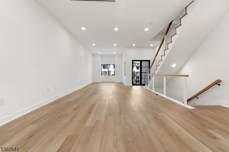 HARBOR FRONT - Residential