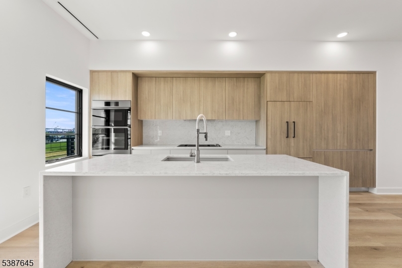 HARBOR FRONT - Residential