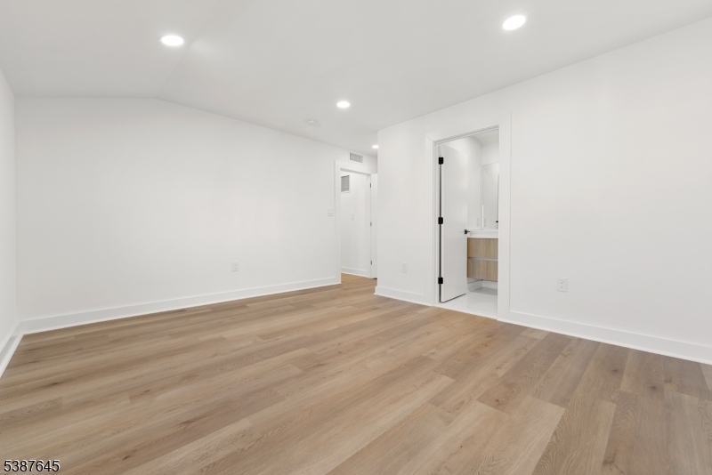 HARBOR FRONT - Residential