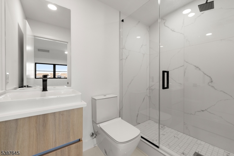 HARBOR FRONT - Residential