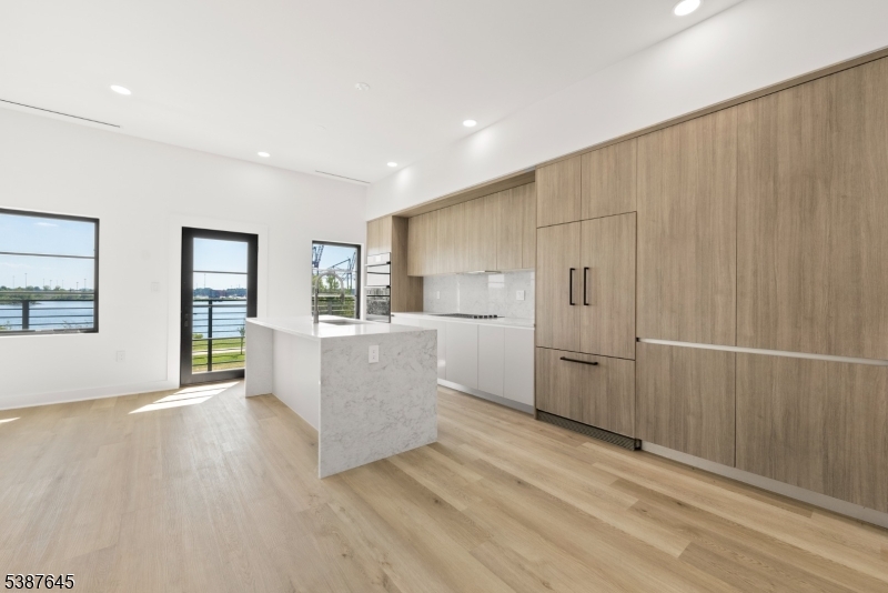 HARBOR FRONT - Residential