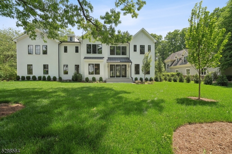 11 Addison Dr