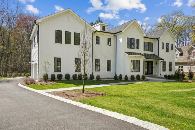 11 Addison Dr
