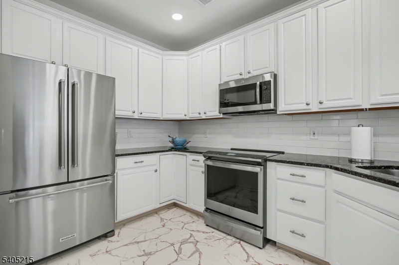 FOUR OAKS/ THE HILLS - Residential