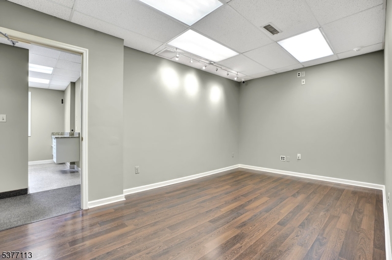 Columbia Commons - Commercial Lease