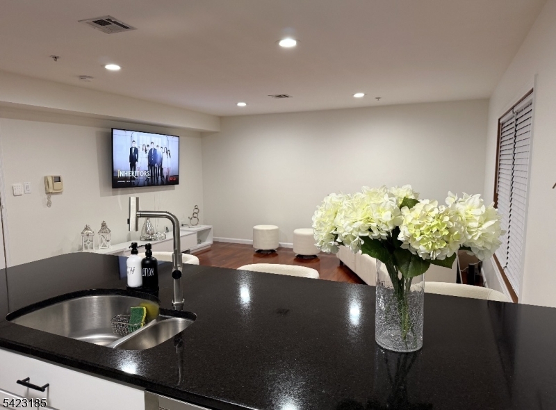 209-211 40th St - Residential