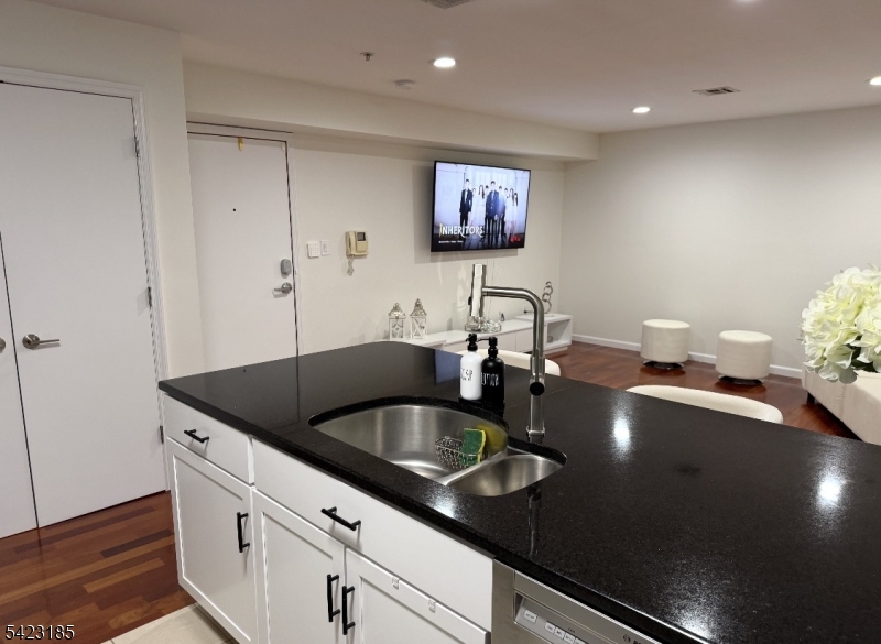 209-211 40th St - Residential