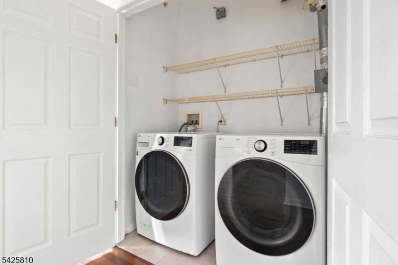 HORIZONS AT MOUNT ARLINGTON - Residential