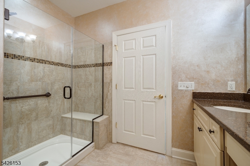 Four Seasons - Residential