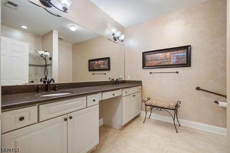 Four Seasons - Residential