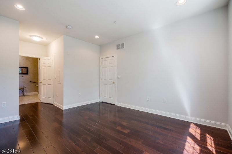 Four Seasons - Residential