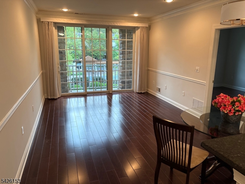 Four Seasons - Residential