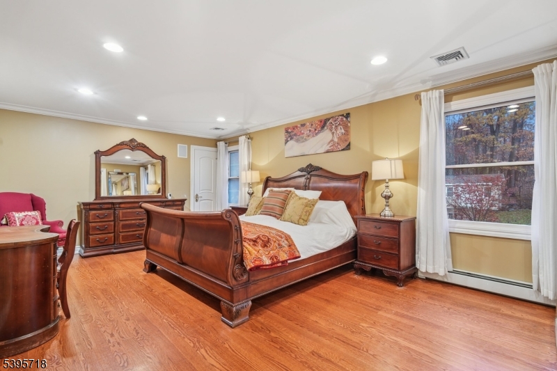 RIKER HILL - Residential