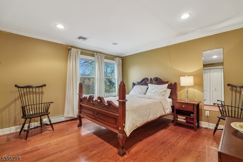 RIKER HILL - Residential