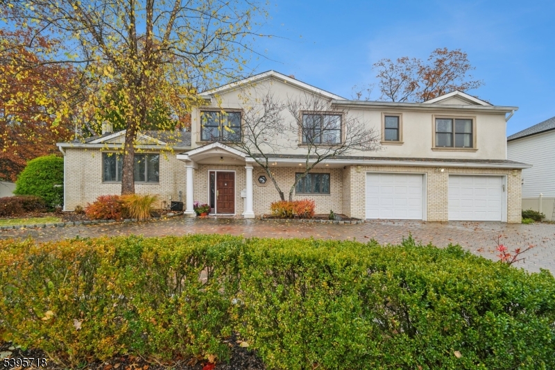 RIKER HILL - Residential