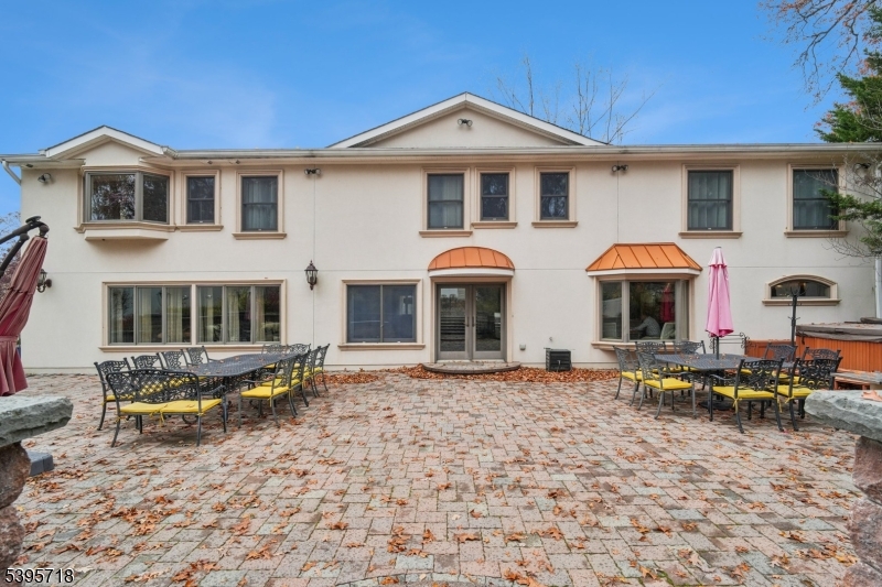 RIKER HILL - Residential